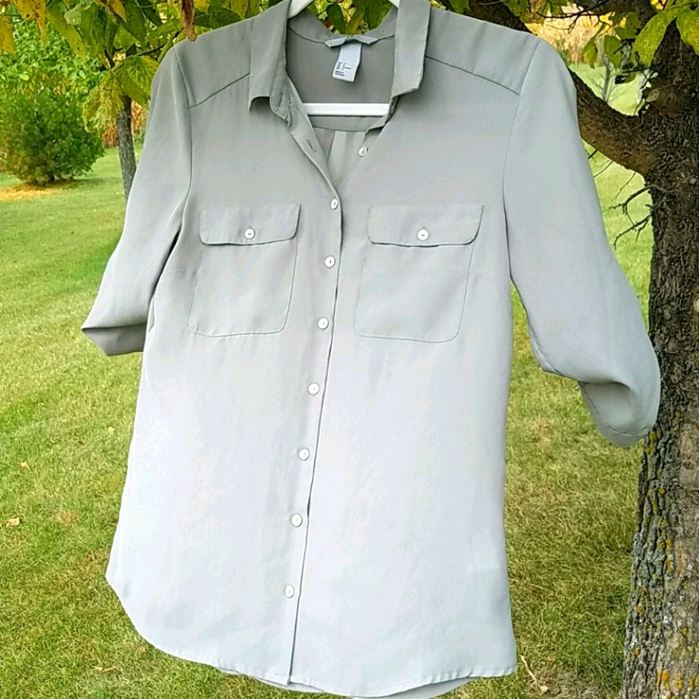 H&M size 6 3/4 sleeve army green button blouse
